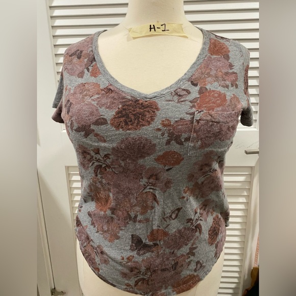 torrid Tops - 🔥🔥Torrid classic fit floral tshirt size 00 (14)